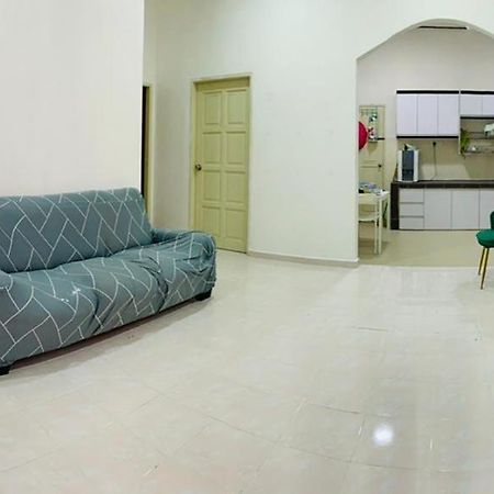 Nurul Amin Guest House Pantai Cahaya Bulan Kota Bharu Kültér fotó