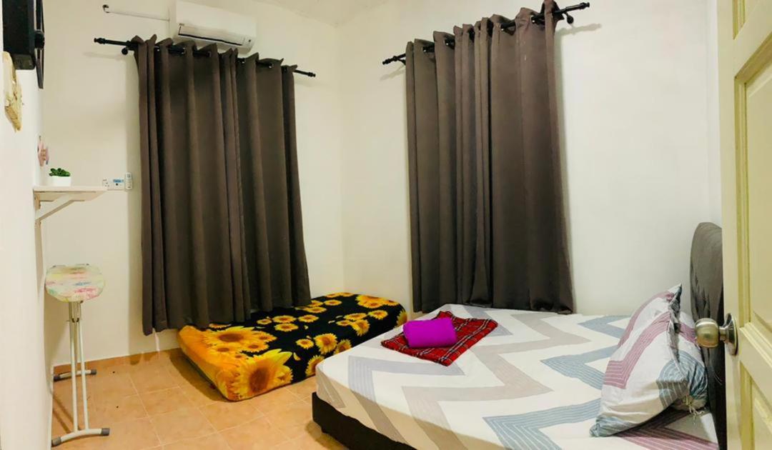 Nurul Amin Guest House Pantai Cahaya Bulan Kota Bharu Kültér fotó